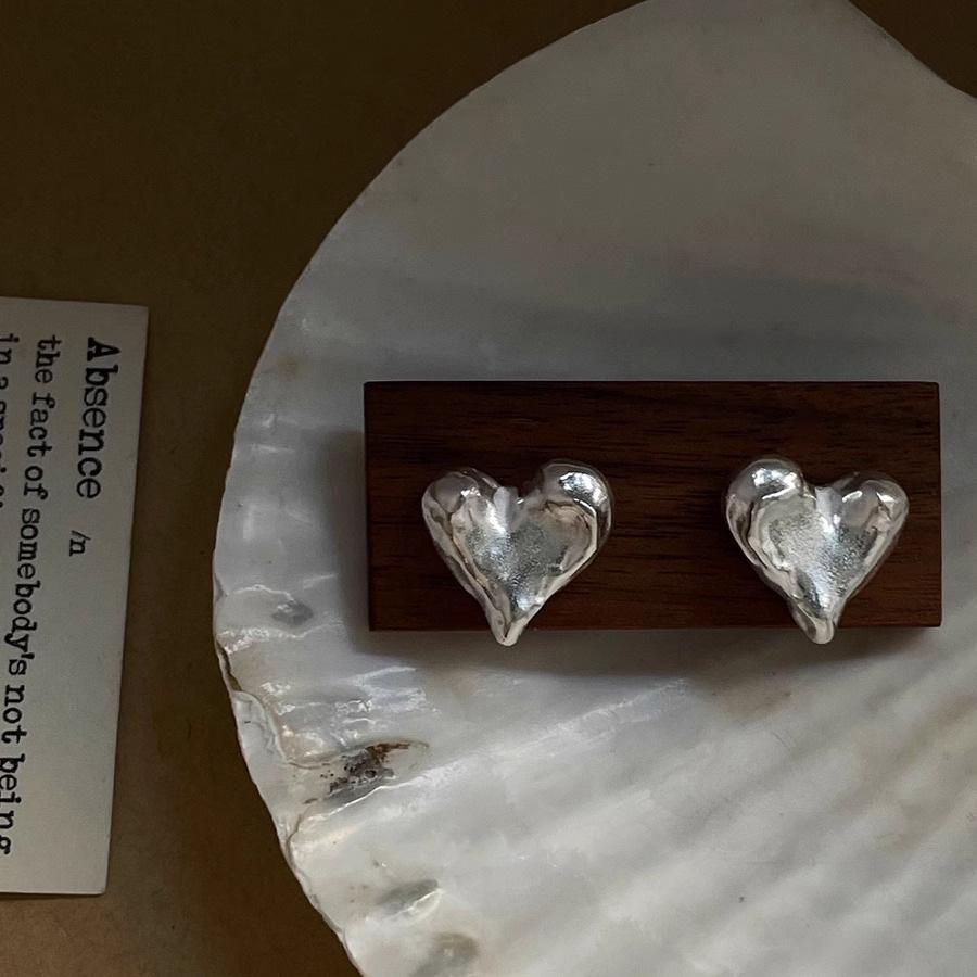 

Hand-hammered Grain Artistic Sense of Love Love Earrings Female Niche Exaggerated Personality Hundred Highlights Earrings Ladies Accessories Jewelry
