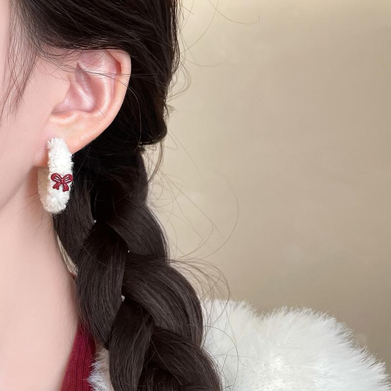 

Fashion sweet autumn and winter plush bow earrings women s personality unique color fabric circle earrings earrings earrings белый