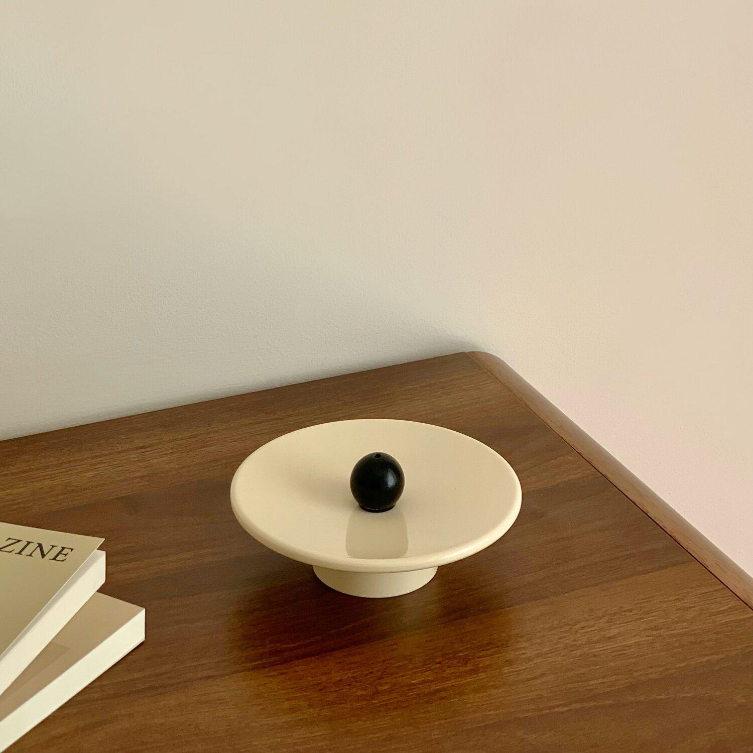 

Elegant Cream Incense Holder & Burner: Decorative Home Ornament with High-End Feel