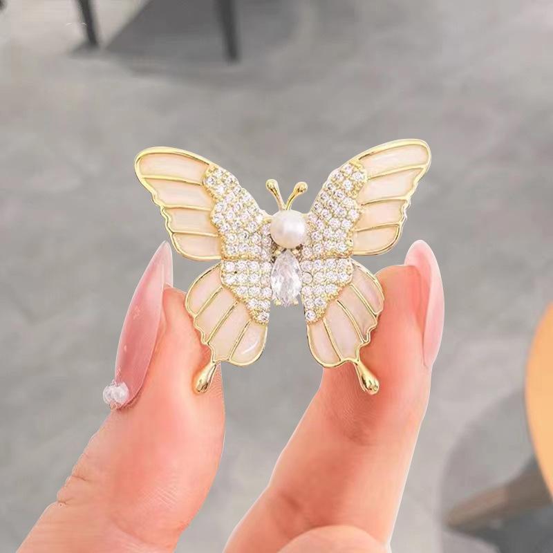2025 Elegant Deer Brooch with Cat's Eye Rhinestone for Suit or Clothing Accessory