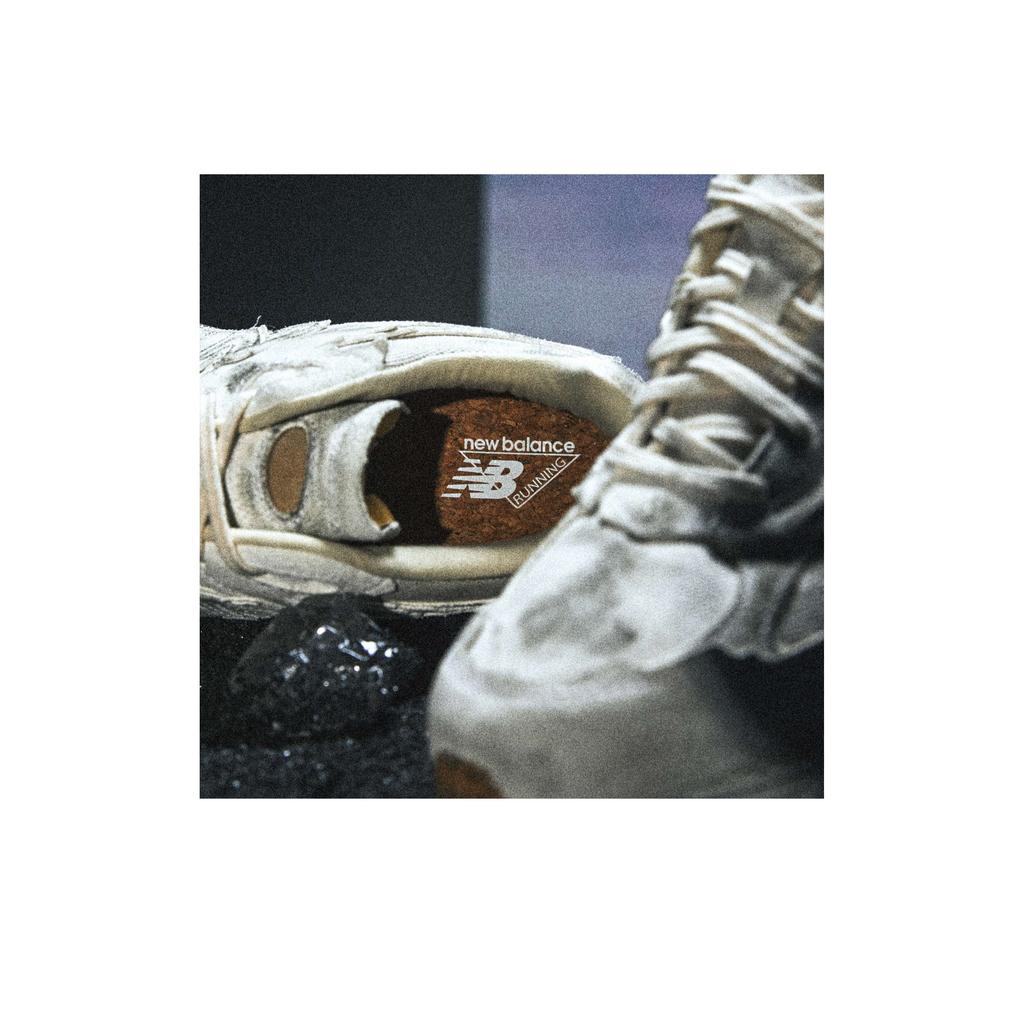 New Balance 2002R Protection Pack - Postarzane Sneakersy Unisex Białe Sól Morska Vintage-Pomarańczowe M2002RDG