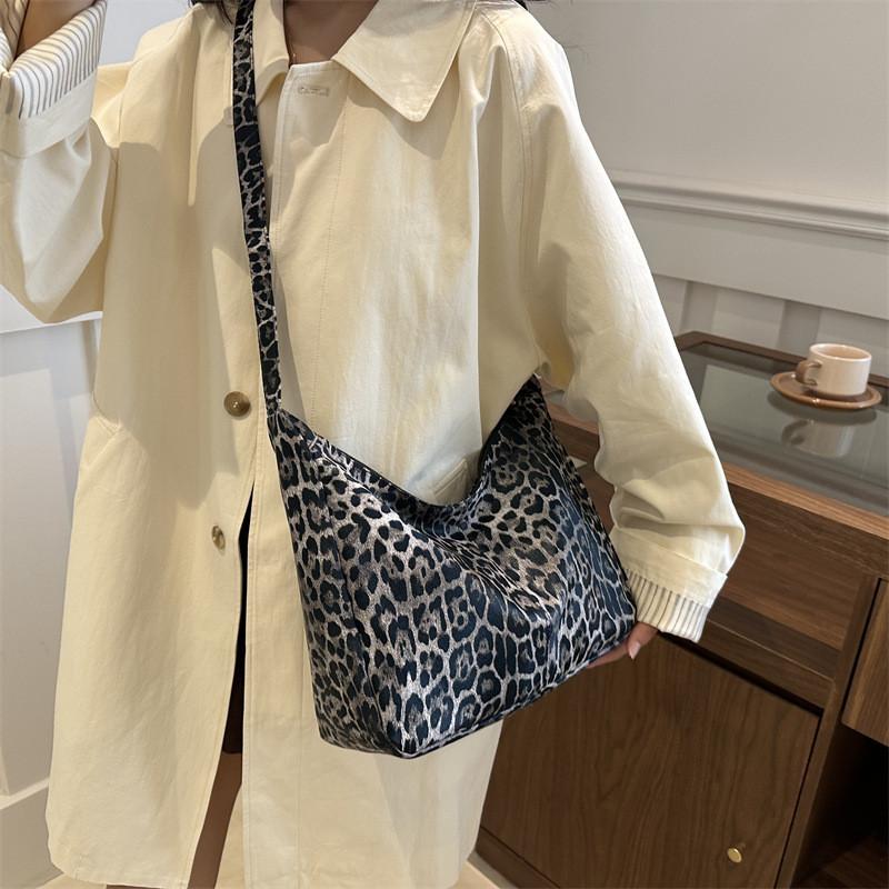 Stilvolle Damen-Tragetasche mit großem Fassungsvermögen für den Herbst im schicken koreanischen Design in Schwarz und Braun