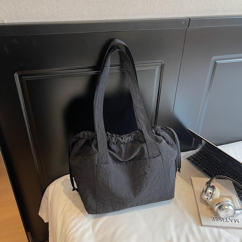 

Casual Large Bag Women S Popular Fashion Versatile Shoulder Bag Large Capacity Commuting Class Bucket Bag