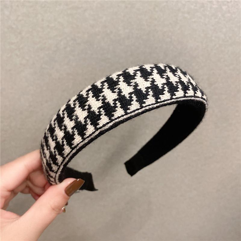 

Female Knitting Hairbands with Heart Vintage Autumn Hair Accessories for Women Handmade Hair Hoop Lady Girls Headbands Size fits all