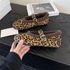 Wind velvet Mary Jane flat-soled single shoes, soft soles are comfortable and warm, versatile, and one-word design will not tire your feet.