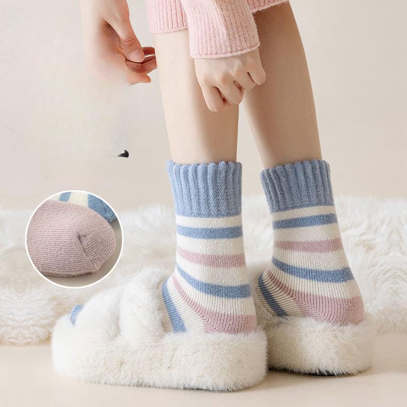 Thickened Socks for Women To Keep Warm and Retain Heat, Autumn and Winter with Loops, Fleece, Cold-resistant, Loose, Retro Floor Socks
