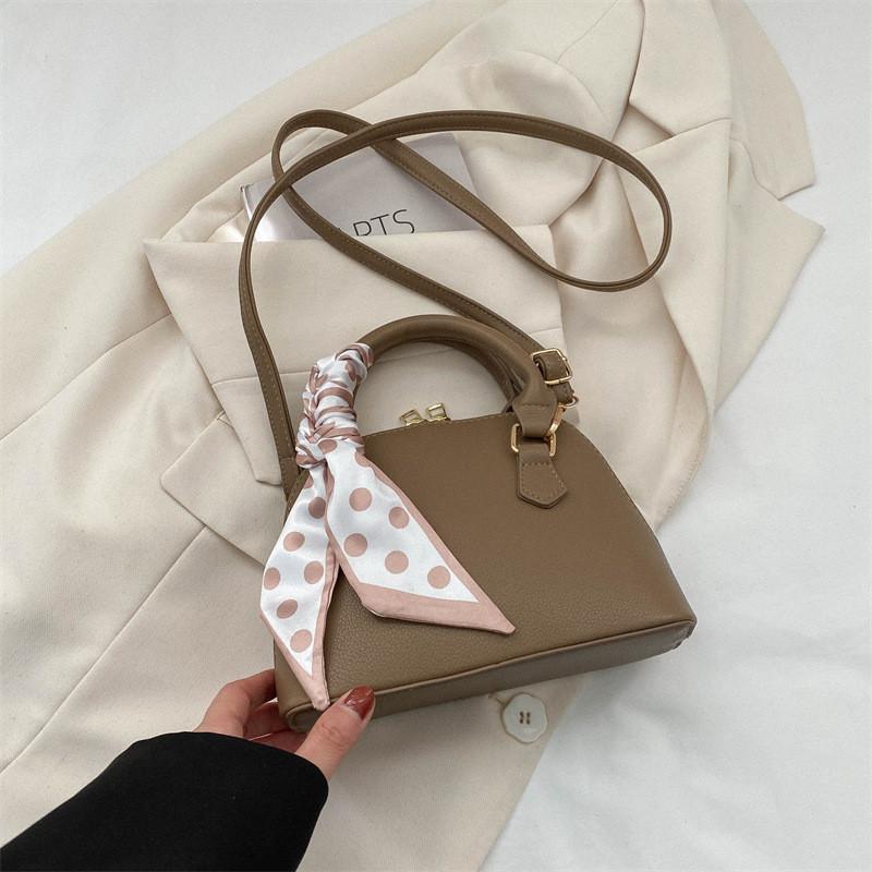 Chic Korean Style Retro Shell Handbag Versatile Crossbody Bag In Classic Black