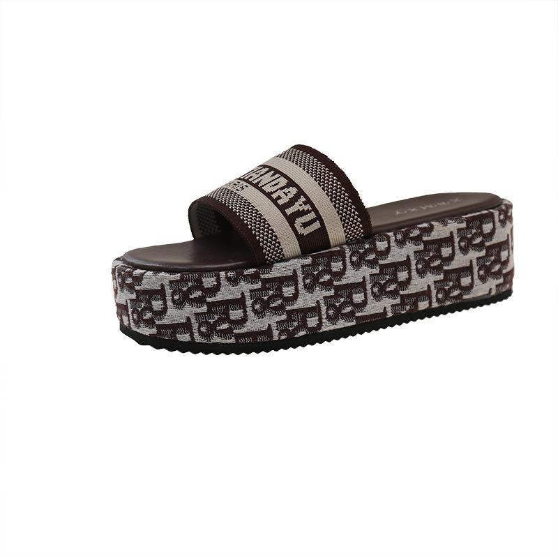 

Holiday outer slippers girl 2025 summer new fashion letter embroidery low heel one-word drag fairy wind cool slippers 40