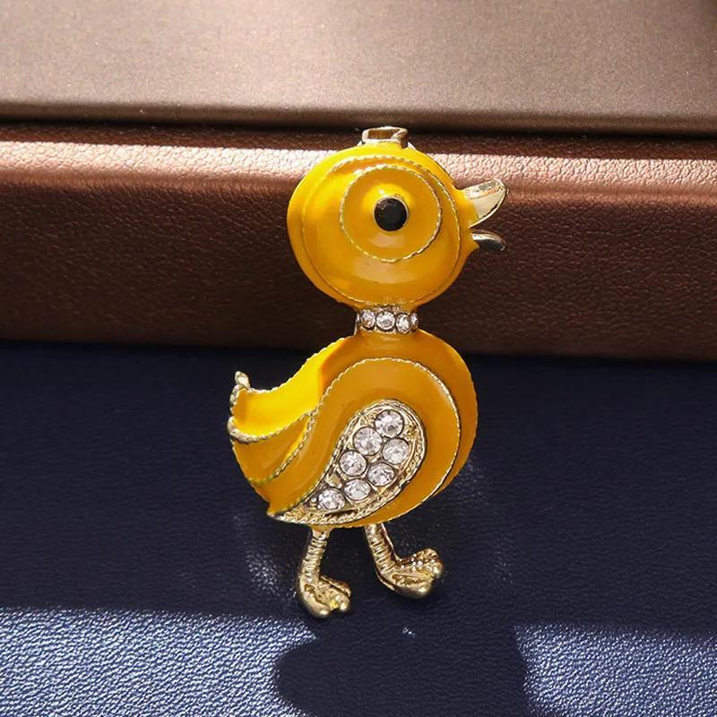 Trendy little yellow duck brooch coat animal wool knitted cardigan pin corsage Brooches female жёлтый