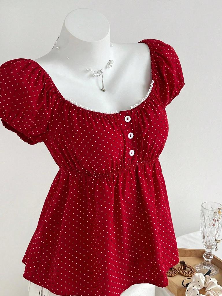 Haut élégant à col en U en dentelle à pois, trois boutons, été 2026, design tendance amincissant