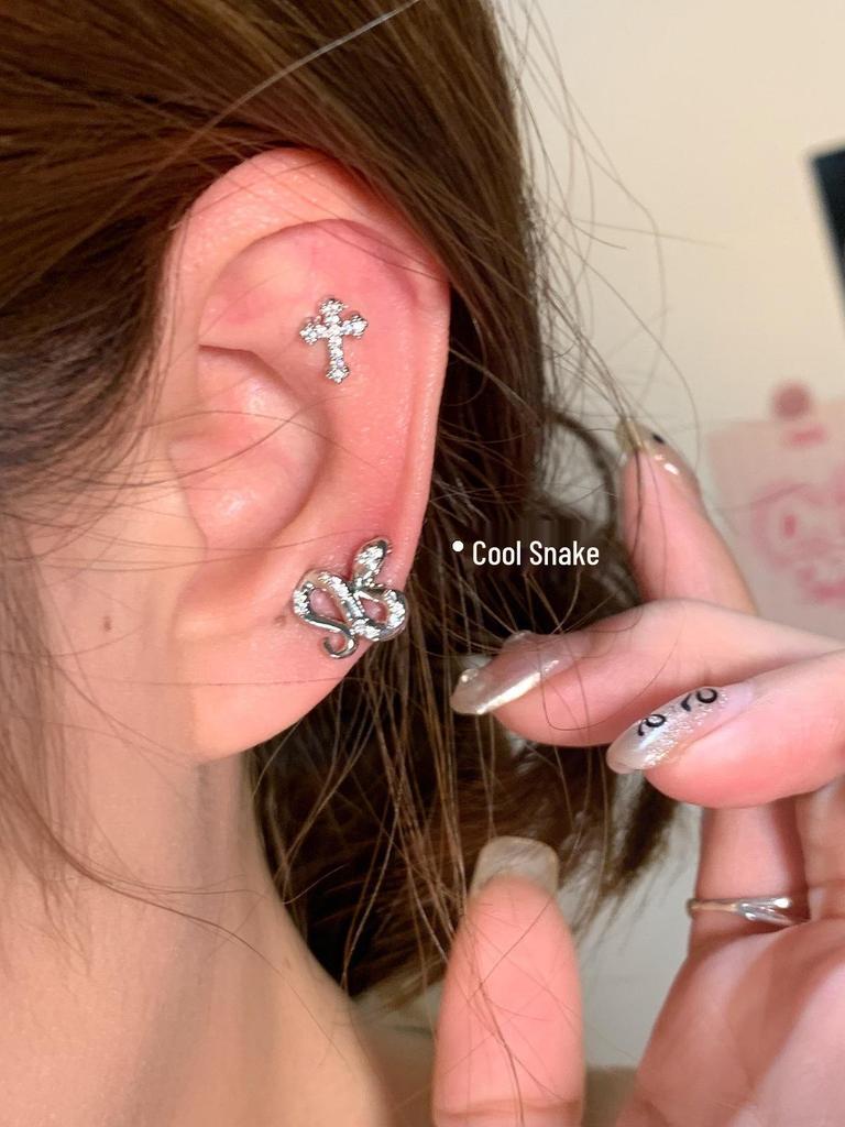 Thai Spicy Snake-Shaped Titanium Steel Ear Cuff – Anti-Allergic & Stylish Design for Women