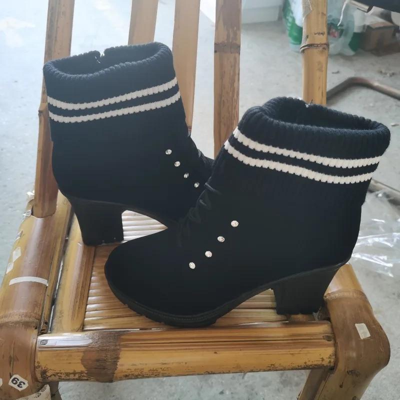 

Модная классическая обувь с круглым носком для женщин 2024 горячая распродажа женские короткие ботинки на молнии сбоку осенне-зимние теплые ботинки на блочном каблуке модные ботинки 41 чёрный