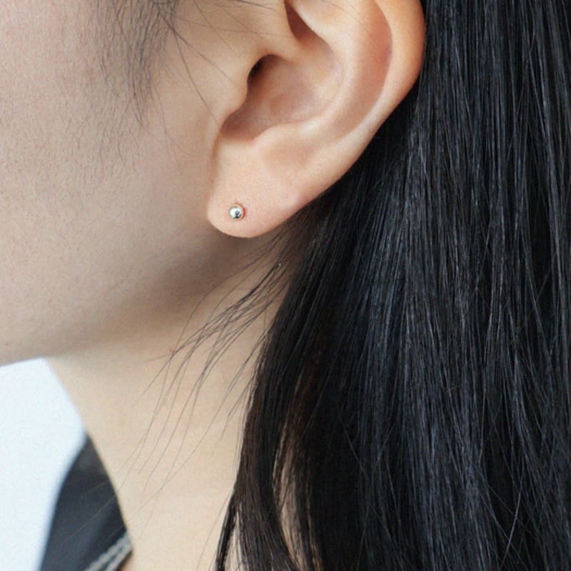 

APIOH small ball earring silver