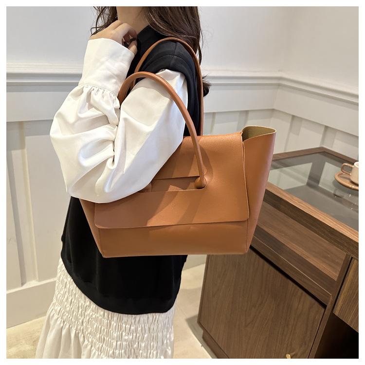 Large Capacity Tote Bag for Women Soft Faux Leather Shoulder Handbag Stylish Commute Bag Trendy Daily Outing Purse KTB