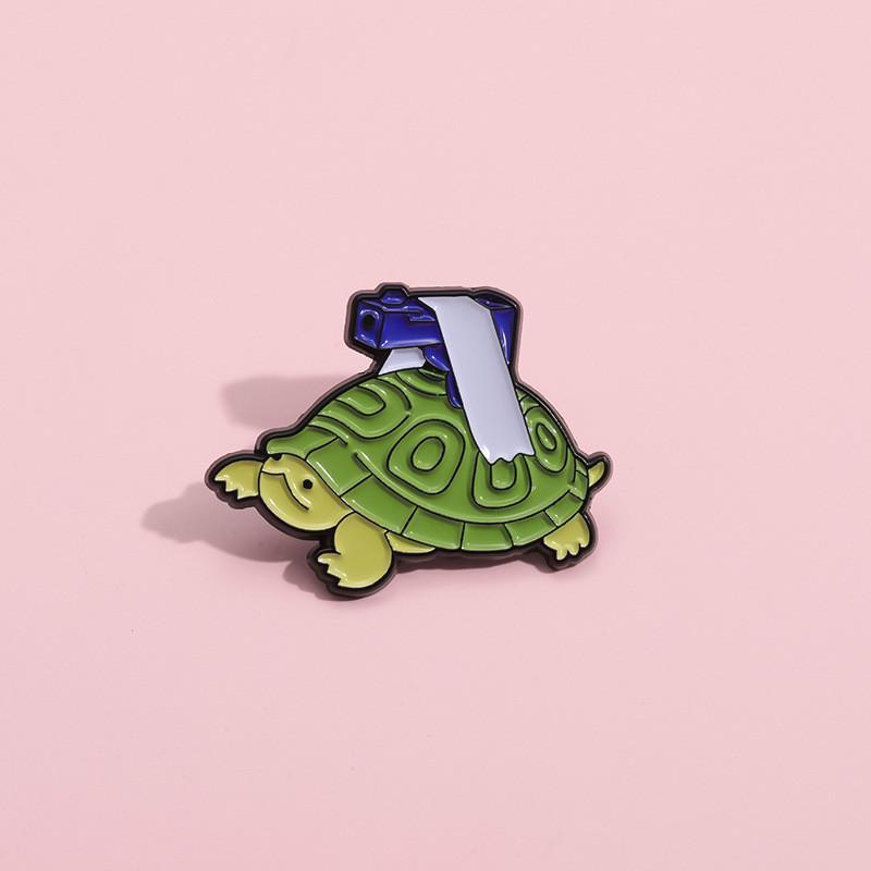 Creative Animal-themed Green Turtle Brooch With Gun Design Unique Alloy Pin For Fashion Accessories