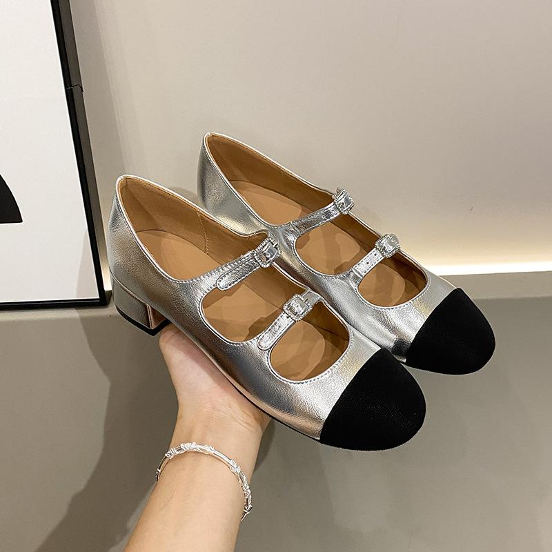 In the Autumn of 2025, the New Xiaoxiangfeng Korean Version of the Medium Heel Mary Jane Single Shoes Women's Light Mouth Round Head Color Matching Th