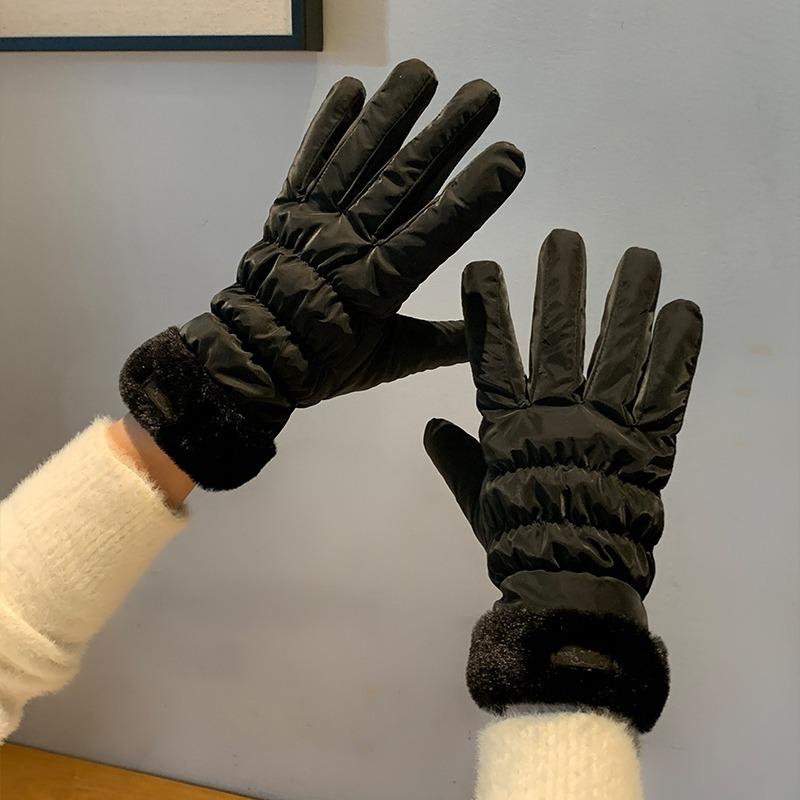 Gloves Women Can Touch the Screen In Winter Riding Cute Velvet Thickened Cold Riding Electric Car Windproof Warm Gloves