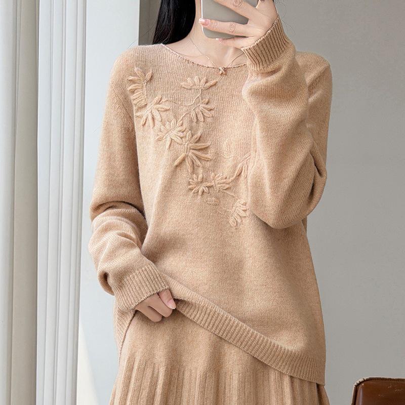 2026 Women's Hand-Embroidered Pure Wool Knitwear: Soft, Loose, Round Neck, Long Sleeve Sweater for Autumn/Winter