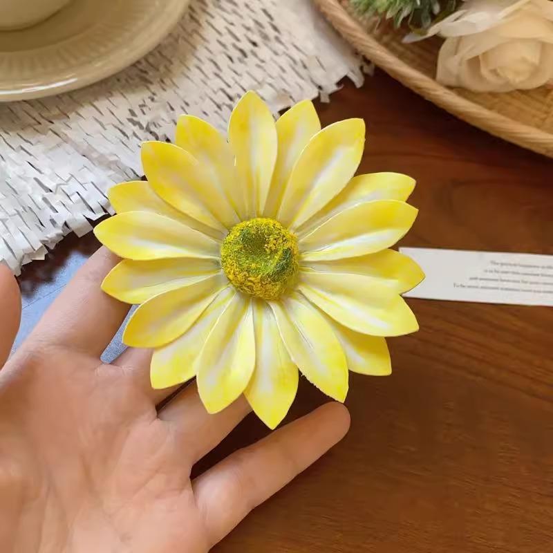 

Atmosphere Daisy Flower Hair Clip Women s Side Bangs Vacation Style Stunning Duckbill Headband Summer Accessories