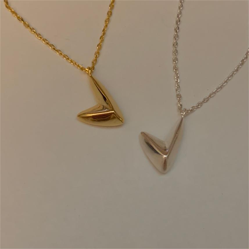 White Copper-Plated Silver V-Shape Necklace - Korean Style, Irregular Design, Simple Cold Style