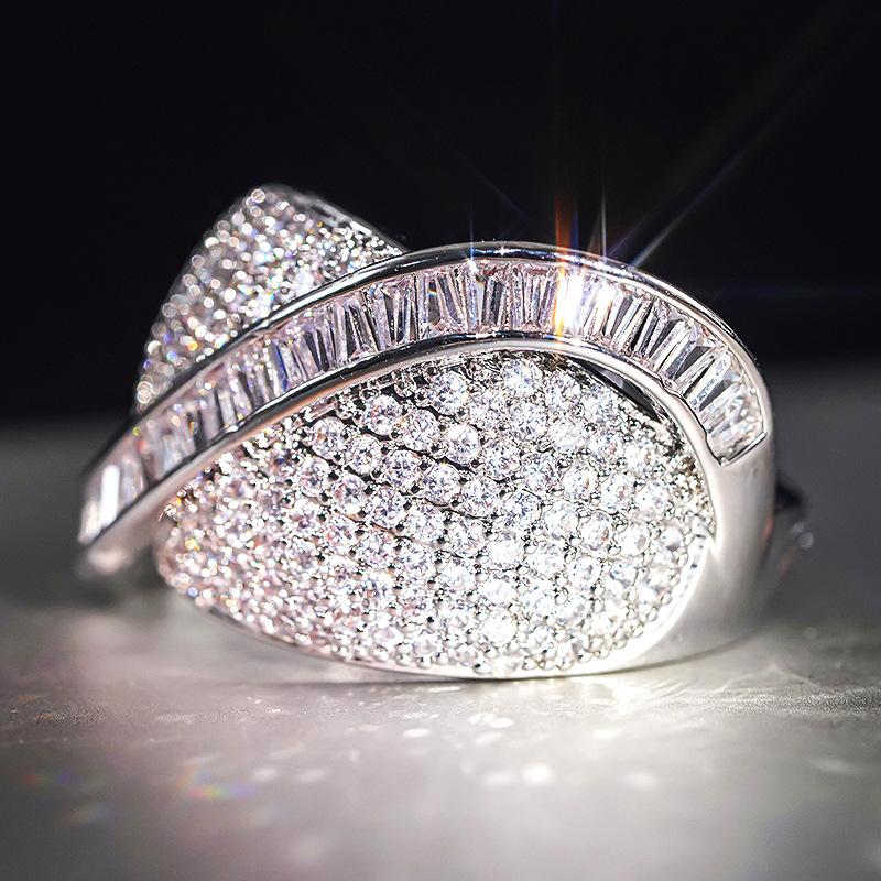 Sweet and cool new ring women, micro-inlaid zircon shiny ring S line geometric design jewelry.