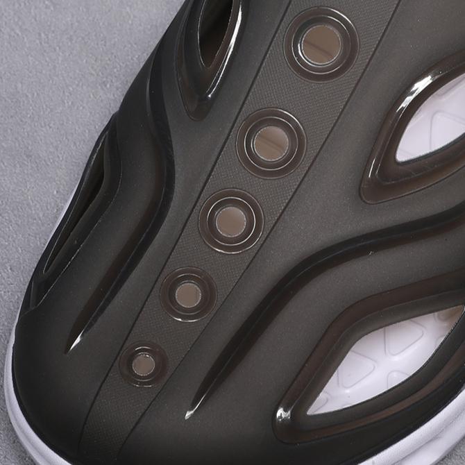 Slippers for Men In Summer Non Slip Thick Soled Wear-resistant Driving Hole Shoes Men's Sports and Leisure Beach Semi Sandals