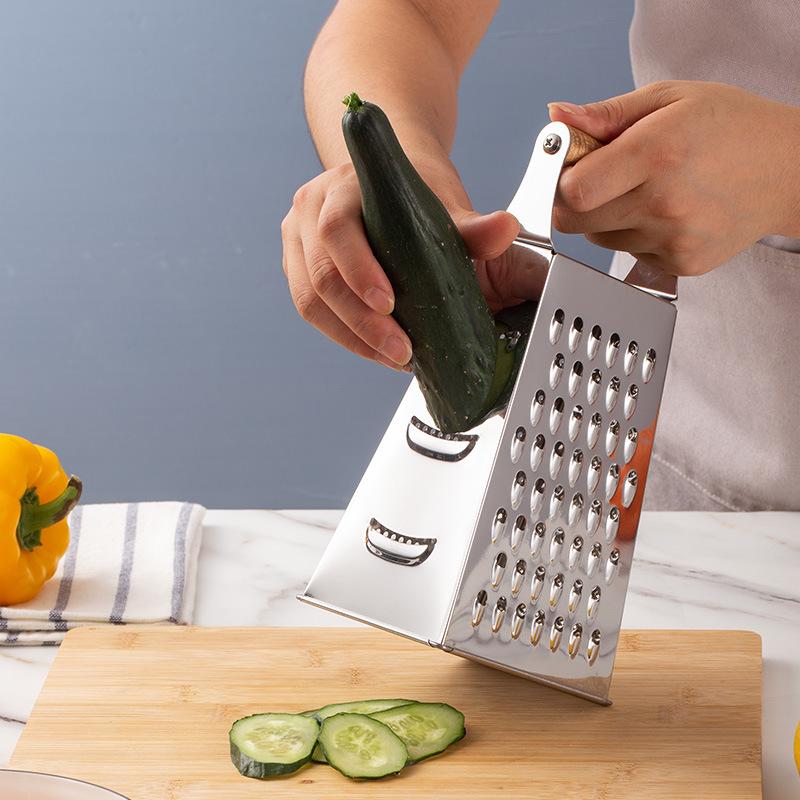 Râpe à fromage à quatre côtés en acier inoxydable de 9 pouces avec manche en bois pour râper, trancher et râper finement le fromage, les légumes, les fruits et les aliments
