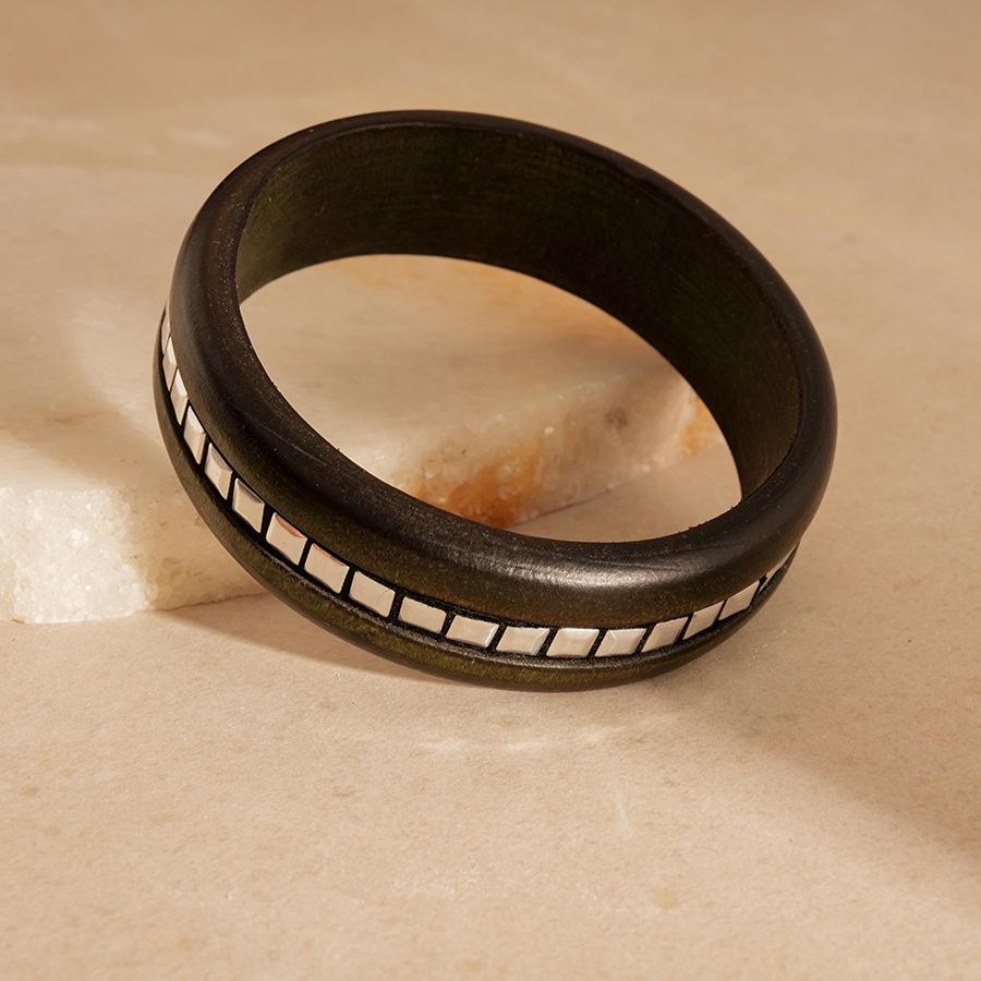 European & American Geometric Rivet Star Bracelet: Luxurious, Fashionable, Versatile, and Exaggerated Jewelry for Women.