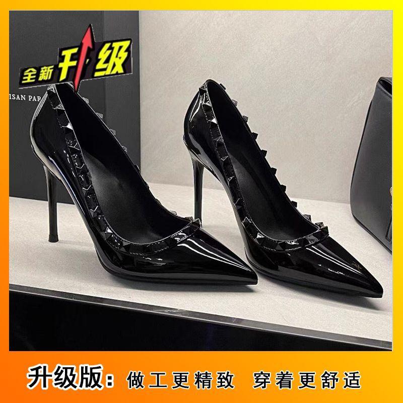 pointed rivets, shallow mouth patent leather, fine heel, versatile professional single shoes, black super high heels, women's early spring 2024 n
