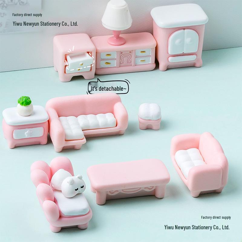 Ręcznie robiony różowy mini zestaw do salonu: Sofa, Łóżko, Stół, Szafa i Wystrój Domku dla Lalek