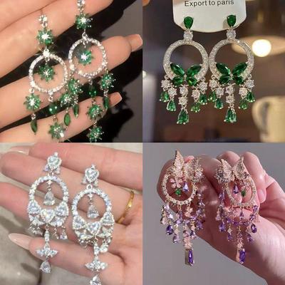 Eleganta Örhängen med Fjärilsfransar och Diamantbesättning – Retro, Exklusiv Mode för Kvinnor