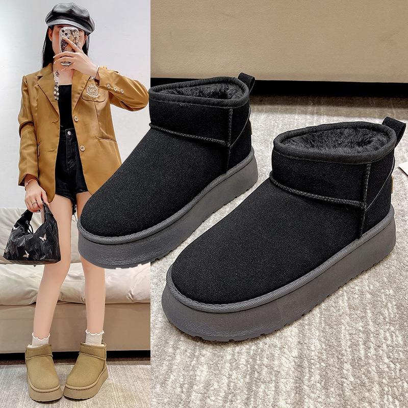 Ytterkläder med tjock sula korta snökängor för damvintern nya mångsidiga sammetsförtjockade halkfria varma bomullsskor