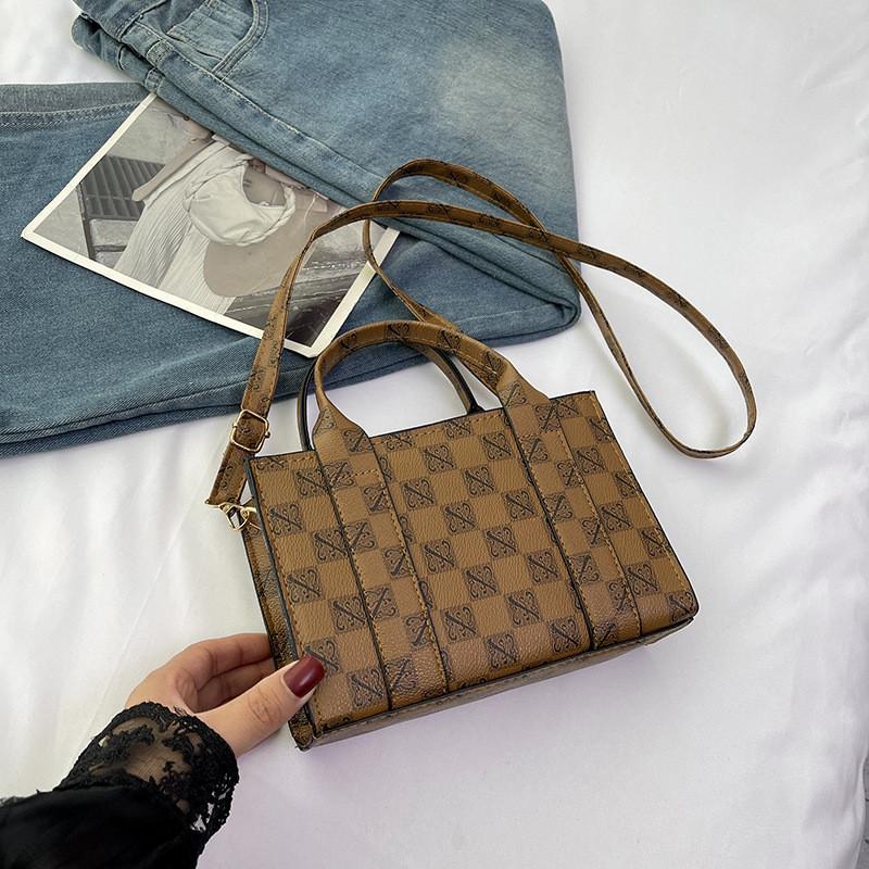 

Stylish Pu Small Square Handbag For Fall Featuring Trendy Street Style And Versatile Colors коричневий