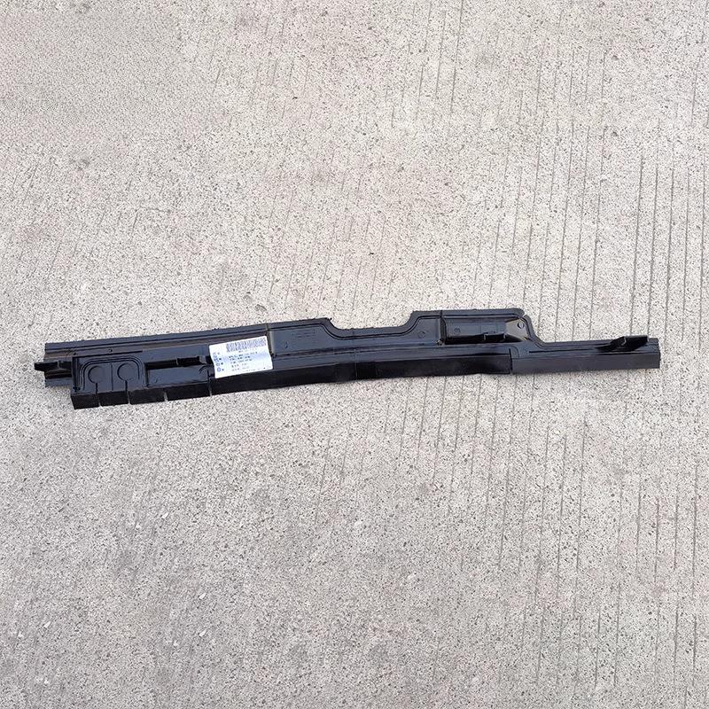 

09-18 Q5 Upper Radiator, Condenser, Hood Lock Side Guard (Old Model)