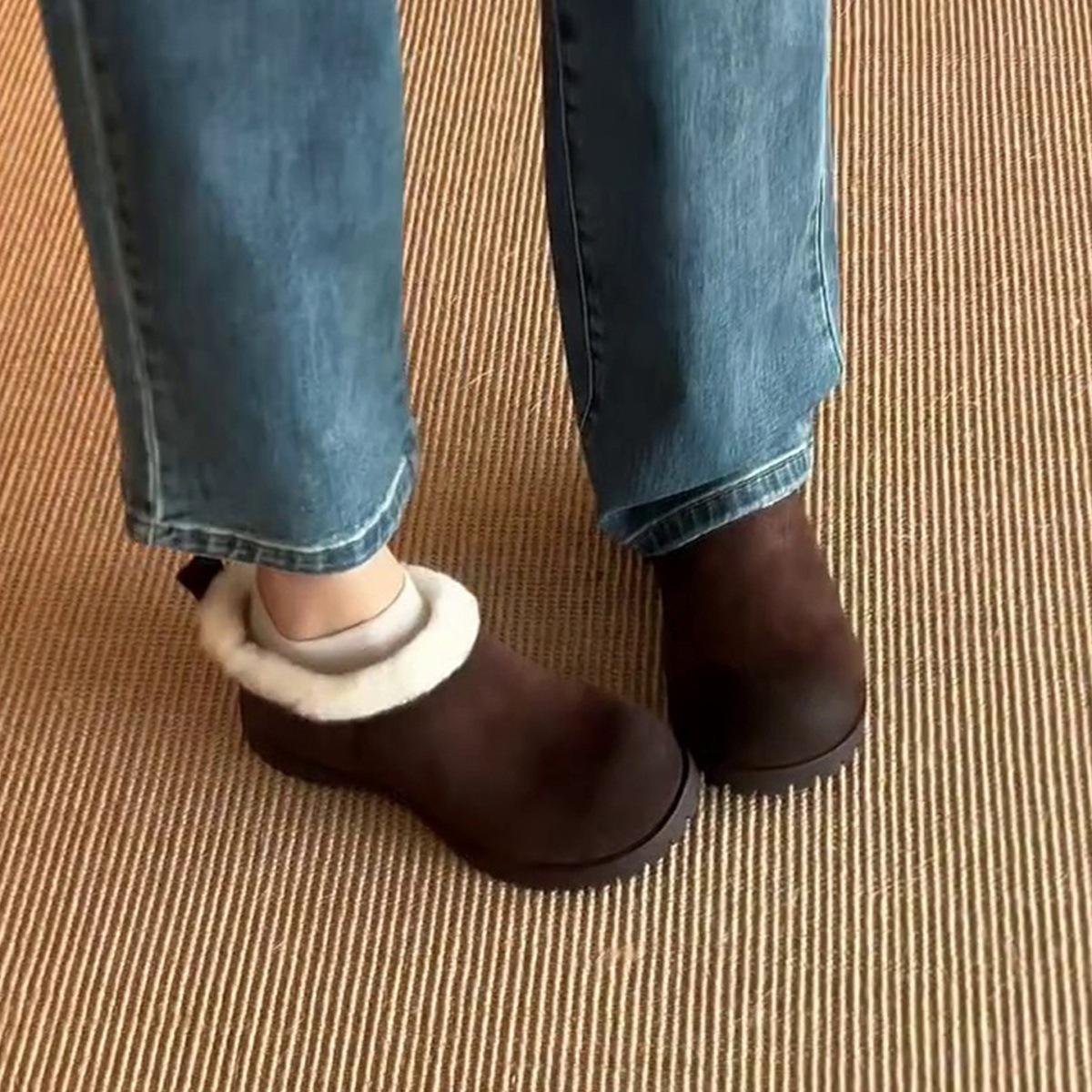 

Thick-soled inner height increase, one-pedal fluffy shoes, big-headed plush Birkenstocks, women s outer snow boots 40 коричневий