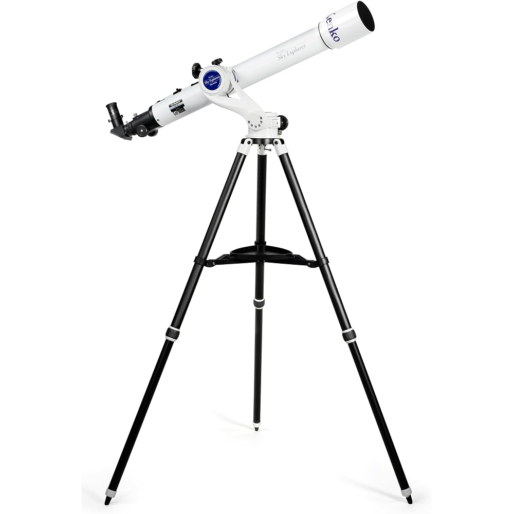 Комплект телескопа Kenko Sky Explorer SE-AZ5 + SE70A, альтазимутальная монтировка с фиксацией положения, рефракторный телескоп, апертура 70 мм, фокусное расстояние 900 мм, окуляр 10 мм/25 мм.