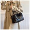 Casual Large-capacity Bag Women's Autumn and Winter New Fashion Textured Shoulder Bag Retro Commuter Tote Bag