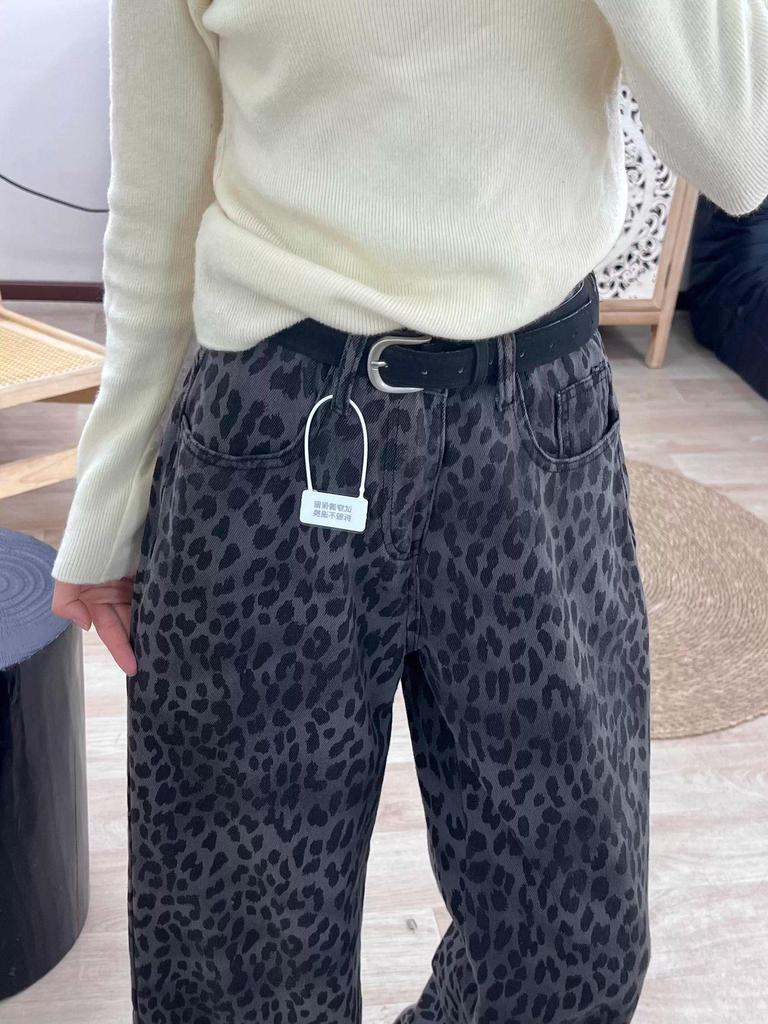 Women's High Waist Retro Leopard Print Jeans - Slimming Straight Leg, Versatile for Autumn/Winter.