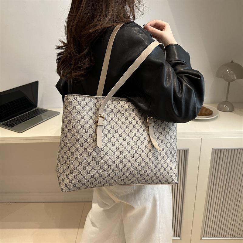 Winter new trendy leisure commuting simple fashion large capacity large capacity portable shoulder tote bag women