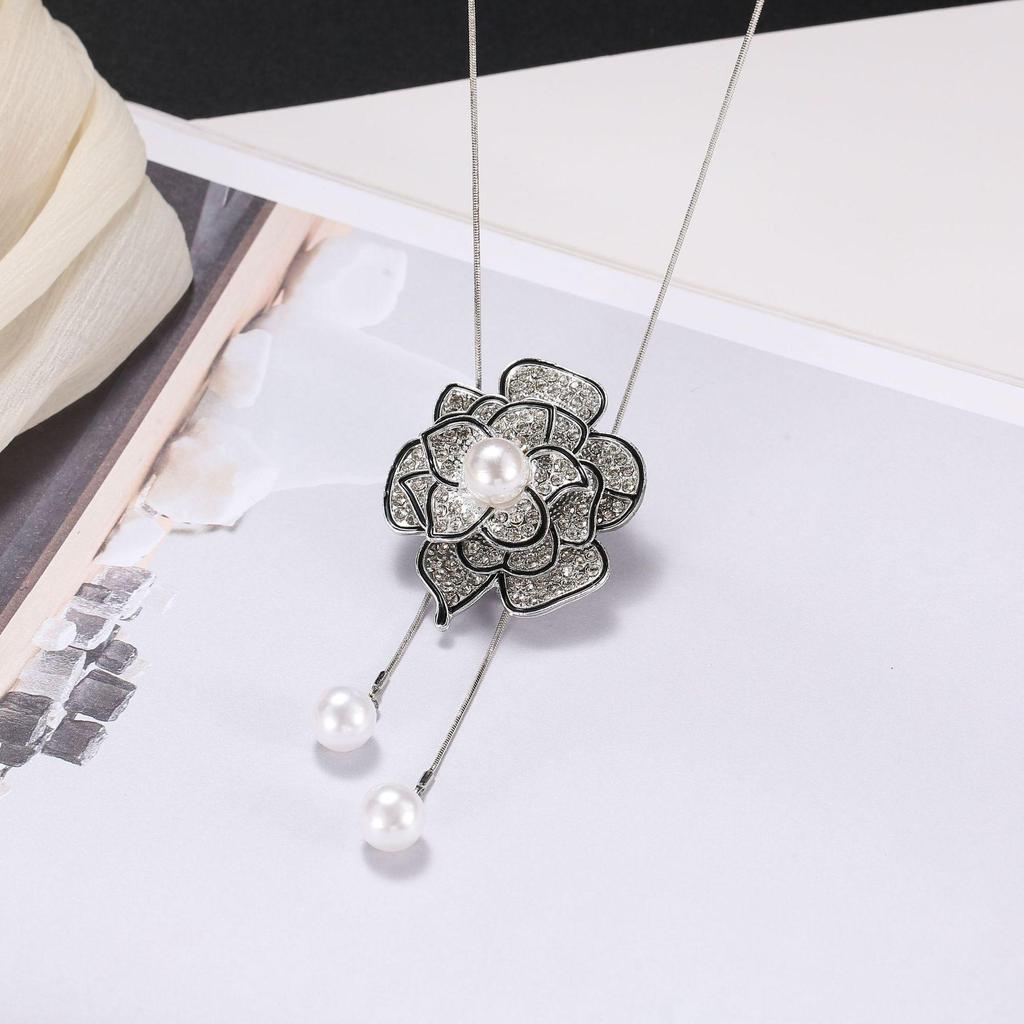 Luxury Non-Fading Korean Fashion Sweater Necklace: Autumn/Winter Women's Niche Design Pendant