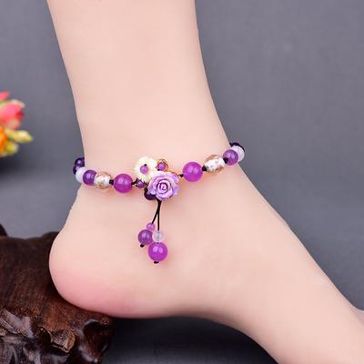Erfrischende Fußkettchen mit violetten Kristallperlen für den Sommer, verstellbare Größe, glatter, bequemer Schmuck aus goldener, sandfarbener Glasur am Fuß