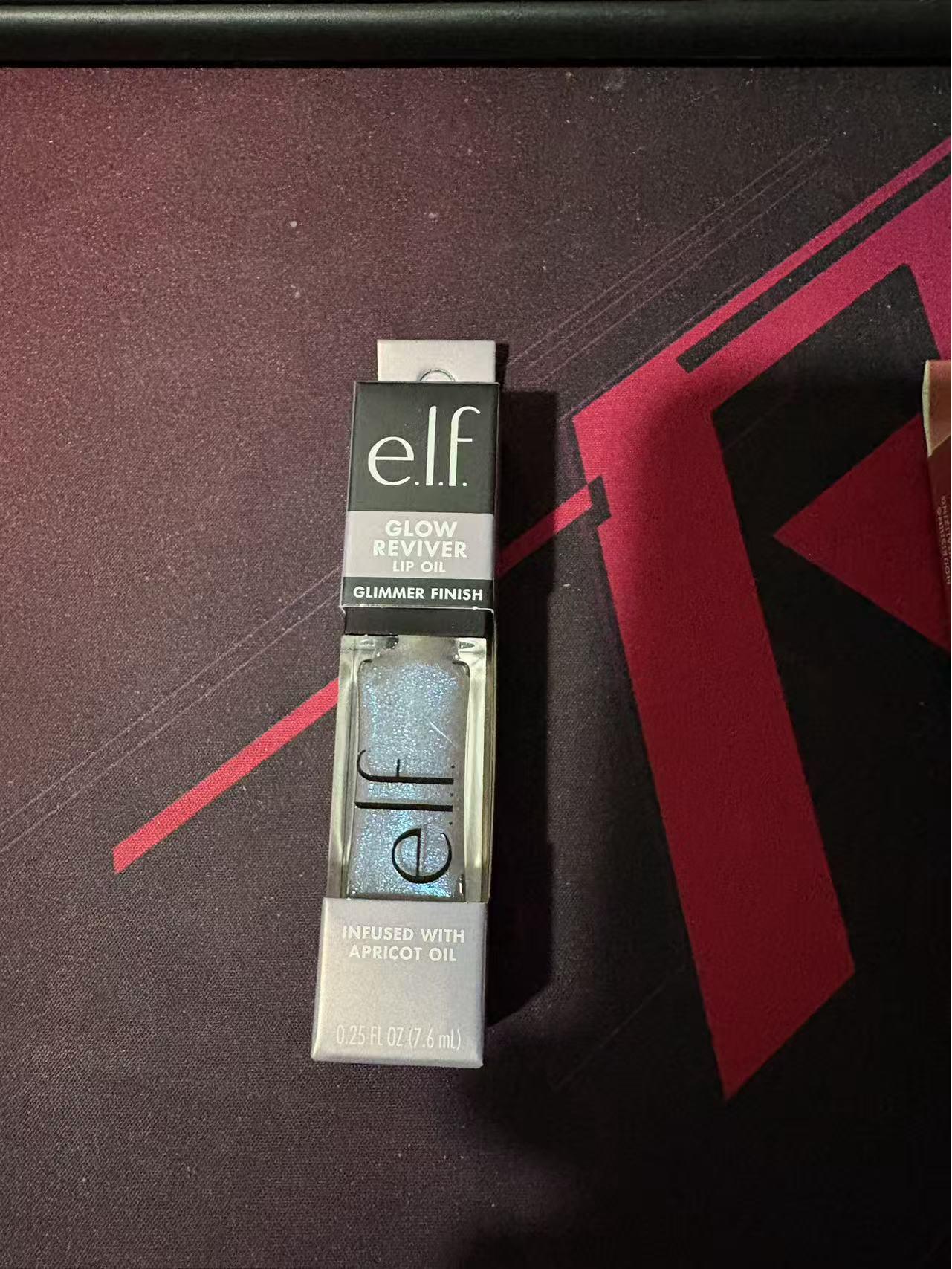 

Блиск для губ Elf Power Grip: Зволожуючий, Нелипкий, Світлий колір, Стійкий, Не залишає слідів на чашці, Не сушить