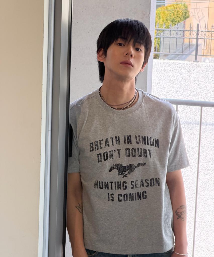 AMOU Vintage Horse Half T-Shirts Gray