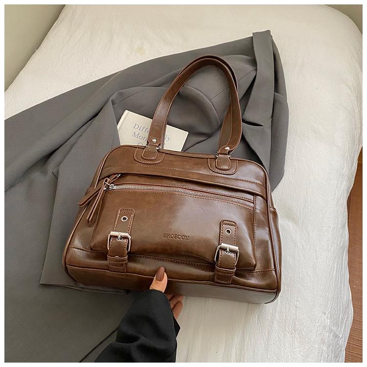 

Сумка большой вместимости 2025 осень новая одноплечевая одинарная женская повседневная простая в иностранном стиле повседневная ретро портативная сумка-тоут коричневый