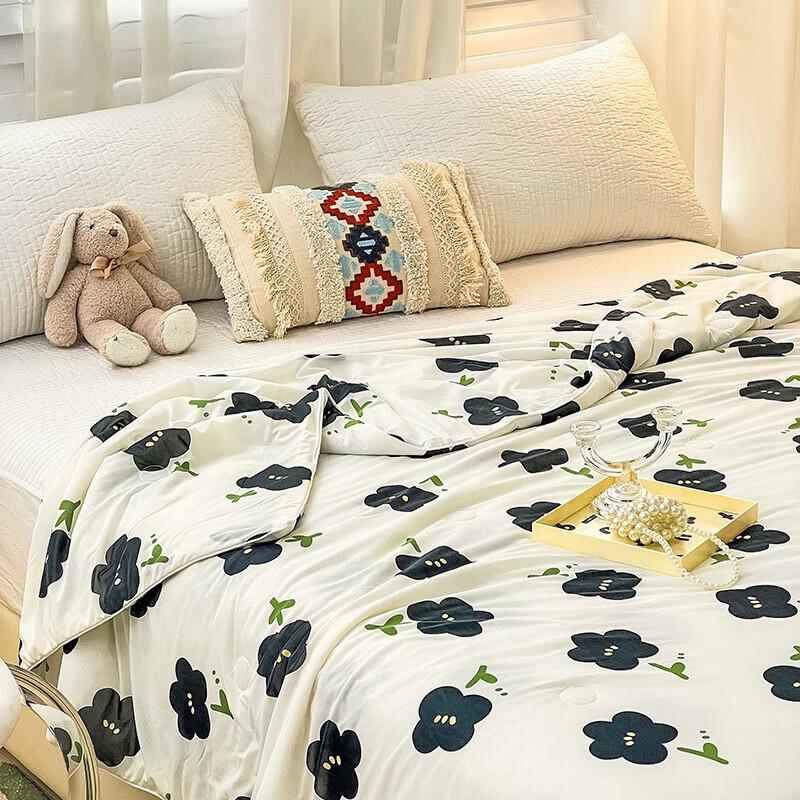 Plover Elegant Floral Breathable Quilt