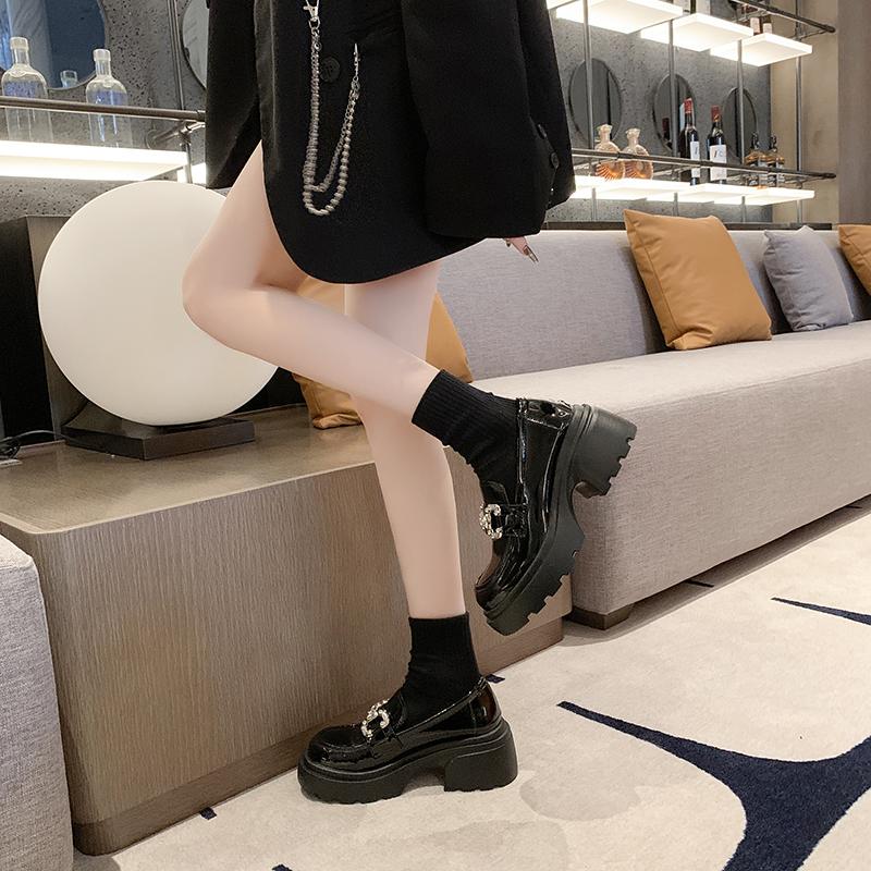 Chaussures décontractées à enfiler pour femmes, chaussures d'extérieur confortables, couleur unie, épaisses, à la mode, résistantes à l'usure, à tête ronde, printemps et extérieur