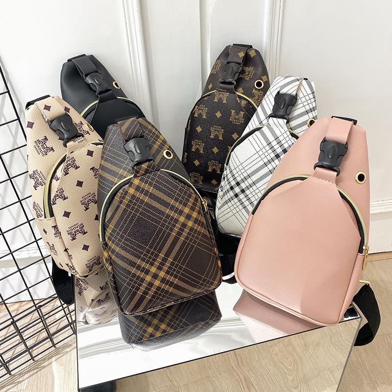 Guangzhou women's bag summer and autumn printed letter geometric square breast bag portable oblique span large capacity simple mobile phone bag