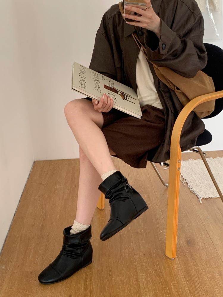 

Корейская версия ретро замшевых брюк ботинок 25 осень и зима новые плиссированные модные двусторонние круглый носок универсальные со скрытой платформой на наборном каблуке 39 чёрный