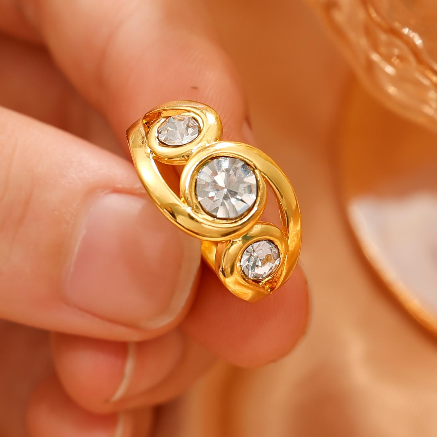 

New women s fashion diamond-encrusted ring, simple and high-end personalized women s ring No. 6 золотой