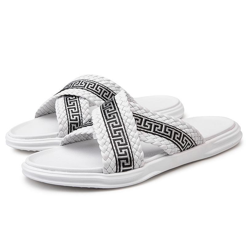 Men's slippers trend Korean version outdoor wear personality 2025 new summer sandals herringbone cool beach shoes
